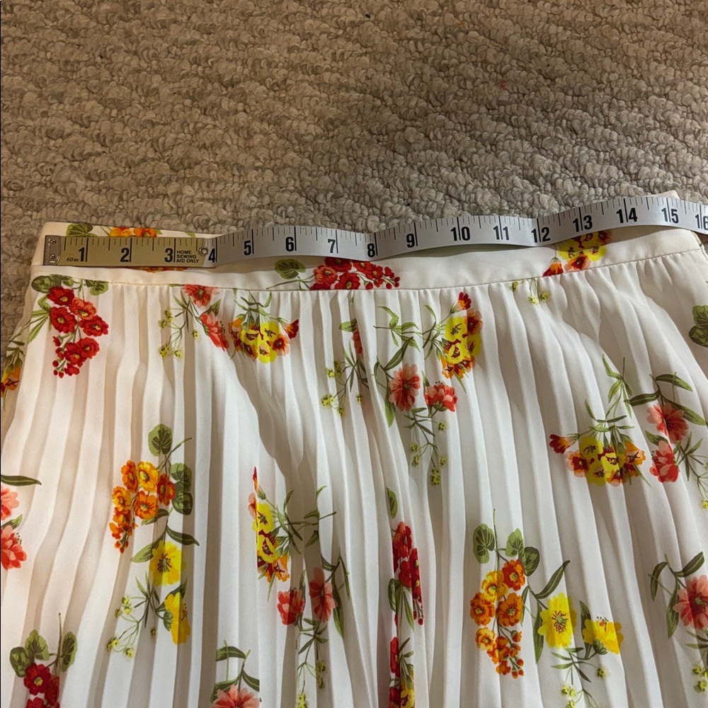 Pleated White Floral Midi Skirt - Picture 4 of 5